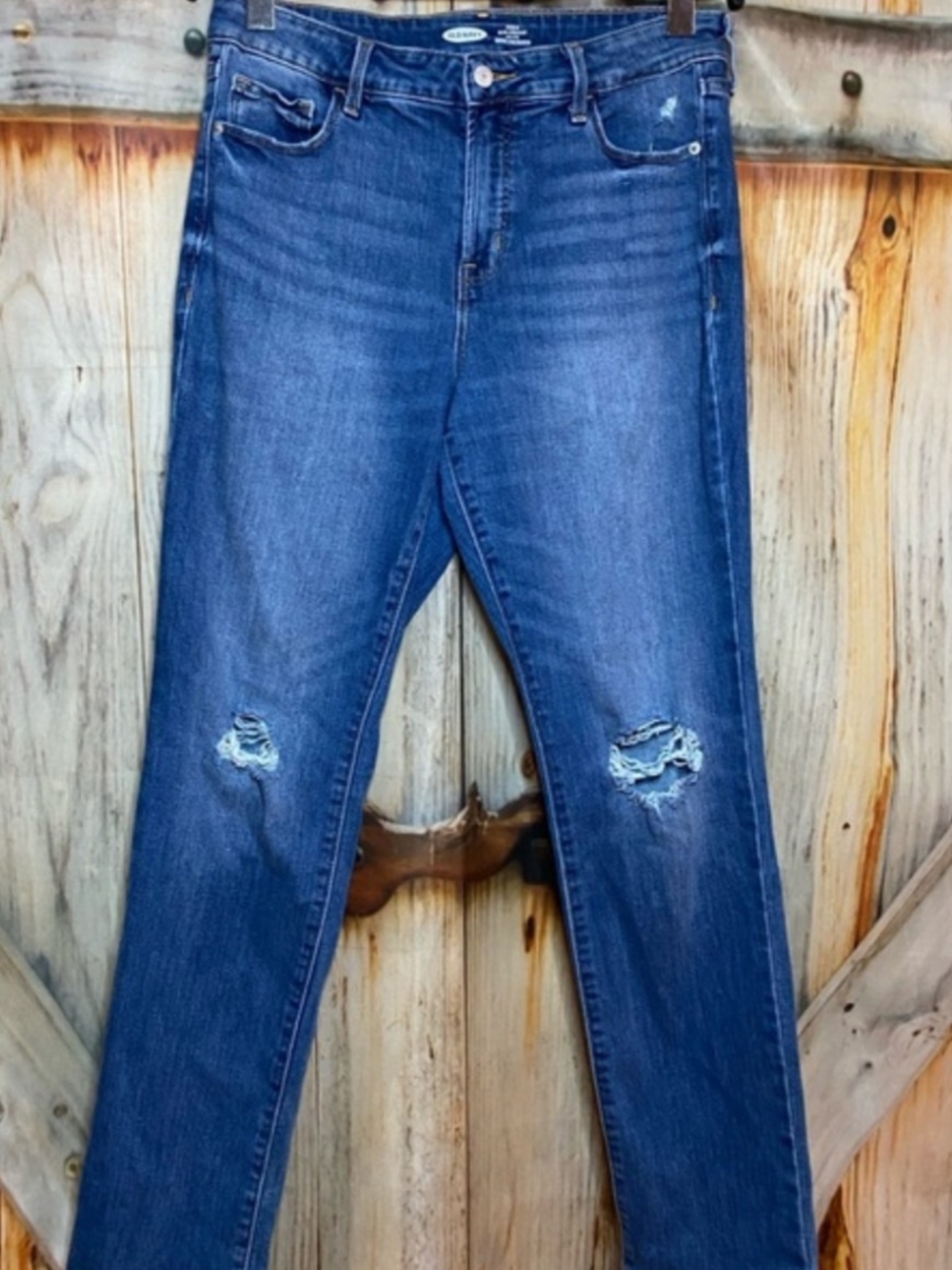 Old Navy Women's Power Skinny Straight Leg Jeans in Medium Blue Wash - Picture 4 of 7